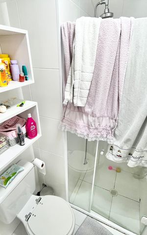 Apartamento à venda com 94m², 2 quartos e 3 vagas Apartamento à venda com 94m², 2 quartos e 3 vagasBanheiro da Suíte 1