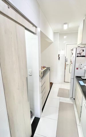 Apartamento à venda com 94m², 2 quartos e 3 vagas Apartamento à venda com 94m², 2 quartos e 3 vagasCozinha e Área de Serviço