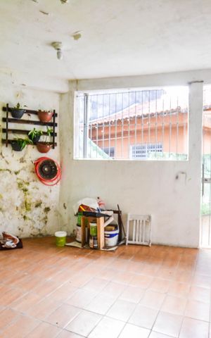 Casa à venda com 250m², 4 quartos e 2 vagas Casa à venda com 250m², 4 quartos e 2 vagasÁrea de Serviço 1