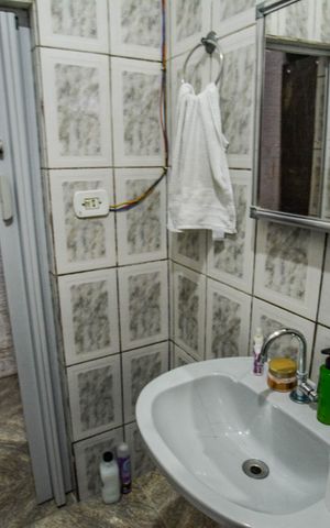 Casa à venda com 250m², 4 quartos e 2 vagas Casa à venda com 250m², 4 quartos e 2 vagasBanheiro 2