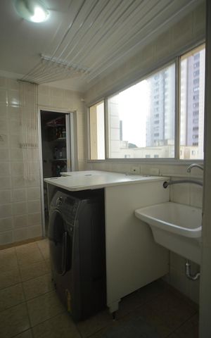 Apartamento à venda com 135m², 3 quartos e 1 vagaÁrea de Serviço