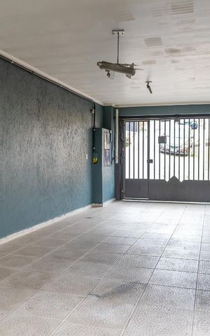 Casa de condomínio à venda com 288m², 6 quartos e 1 vaga Casa de condomínio à venda com 288m², 6 quartos e 1 vagaÁrea comum