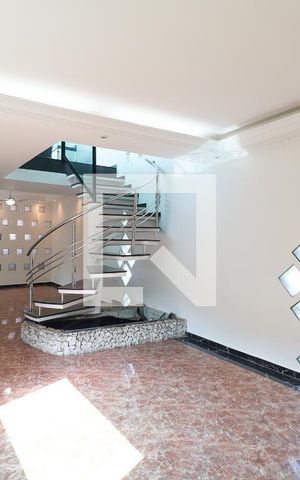 Casa de condomínio à venda com 288m², 6 quartos e 1 vaga Casa de condomínio à venda com 288m², 6 quartos e 1 vagaSala