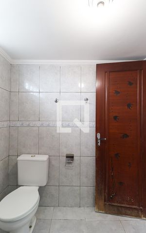 Casa de condomínio à venda com 288m², 6 quartos e 1 vaga Casa de condomínio à venda com 288m², 6 quartos e 1 vagaBanheiro