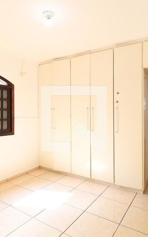 Casa de condomínio à venda com 288m², 6 quartos e 1 vaga Casa de condomínio à venda com 288m², 6 quartos e 1 vagaQuarto
