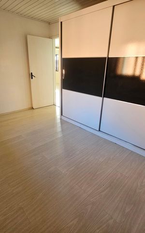 Casa à venda com 200m², 4 quartos e 4 vagas Casa à venda com 200m², 4 quartos e 4 vagasQuarto