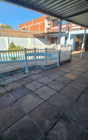 Casa à venda com 200m², 4 quartos e 4 vagas Casa à venda com 200m², 4 quartos e 4 vagasÁrea Externa