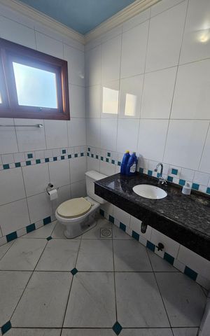 Casa à venda com 200m², 4 quartos e 4 vagas Casa à venda com 200m², 4 quartos e 4 vagasBanheiro