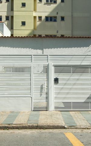 Casa à venda com 90m², 2 quartos e 2 vagasFachada
