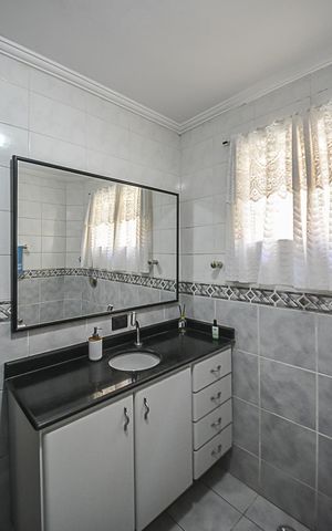 Casa à venda com 500m², 3 quartos e 2 vagas Casa à venda com 500m², 3 quartos e 2 vagasBanheiro 2