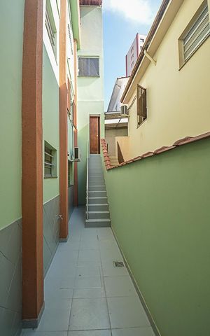 Casa à venda com 500m², 3 quartos e 2 vagas Casa à venda com 500m², 3 quartos e 2 vagasCorredor