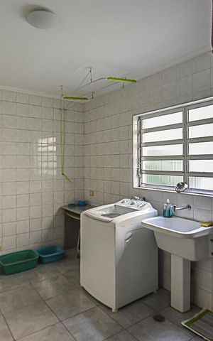 Casa à venda com 500m², 3 quartos e 2 vagas Casa à venda com 500m², 3 quartos e 2 vagasÁrea de Serviço