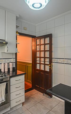 Casa à venda com 500m², 3 quartos e 2 vagas Casa à venda com 500m², 3 quartos e 2 vagasCozinha