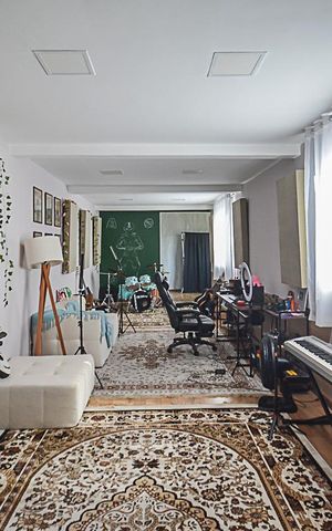 Casa à venda com 500m², 3 quartos e 2 vagas Casa à venda com 500m², 3 quartos e 2 vagasSalão de Festas