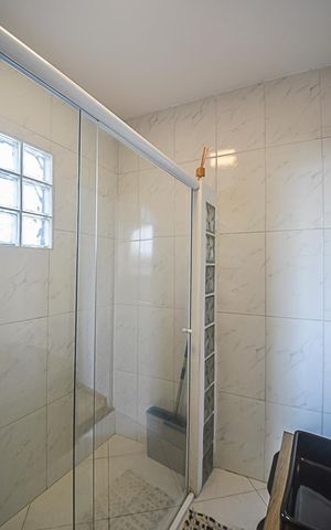 Casa à venda com 500m², 3 quartos e 2 vagas Casa à venda com 500m², 3 quartos e 2 vagasBanheiro de serviço