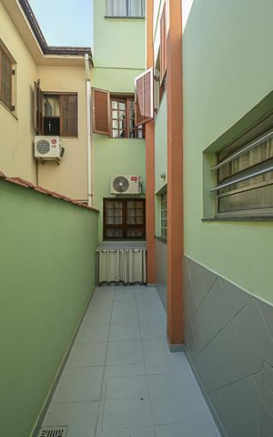 Casa à venda com 500m², 3 quartos e 2 vagas Casa à venda com 500m², 3 quartos e 2 vagasCorredor