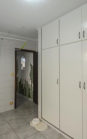 Casa à venda com 500m², 3 quartos e 2 vagas Casa à venda com 500m², 3 quartos e 2 vagasÁrea de Serviço