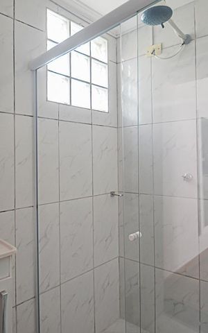 Casa à venda com 500m², 3 quartos e 2 vagas Casa à venda com 500m², 3 quartos e 2 vagasBanheiro da Suíte