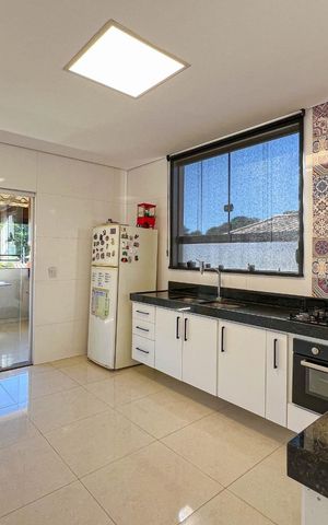 Casa à venda com 430m², 4 quartos e 4 vagas