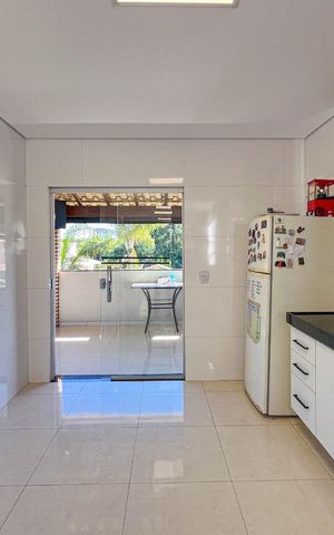 Casa à venda com 430m², 4 quartos e 4 vagas