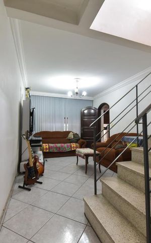 Casa à venda com 300m², 3 quartos e 2 vagas