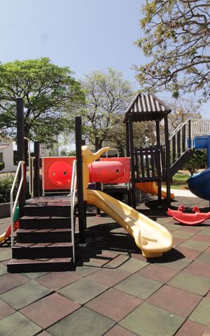 Casa de condomínio para alugar com 485m², 4 quartos e 2 vagasÁrea comum - Playground