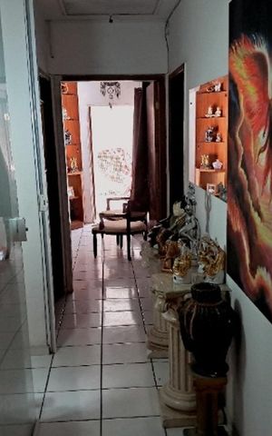 Casa à venda com 192m², 3 quartos e 2 vagas Casa à venda com 192m², 3 quartos e 2 vagasCorredor