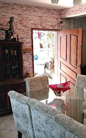 Casa à venda com 192m², 3 quartos e 2 vagas Casa à venda com 192m², 3 quartos e 2 vagasSala