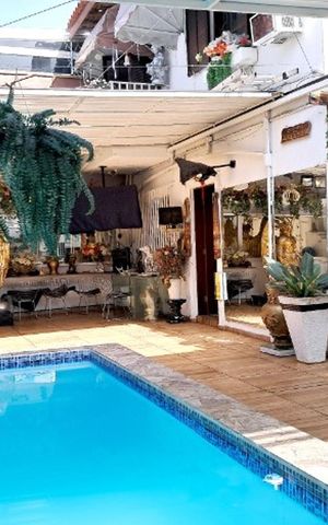 Casa à venda com 192m², 3 quartos e 2 vagas Casa à venda com 192m², 3 quartos e 2 vagasÁrea externa