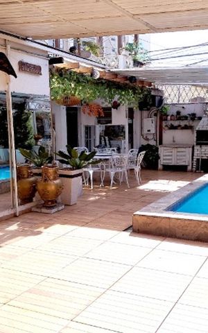 Casa à venda com 192m², 3 quartos e 2 vagas Casa à venda com 192m², 3 quartos e 2 vagasÁrea externa