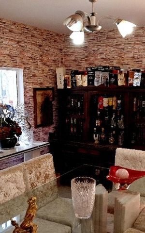 Casa à venda com 192m², 3 quartos e 2 vagas Casa à venda com 192m², 3 quartos e 2 vagasSala