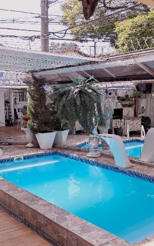 Casa à venda com 192m², 3 quartos e 2 vagas Casa à venda com 192m², 3 quartos e 2 vagasÁrea externa