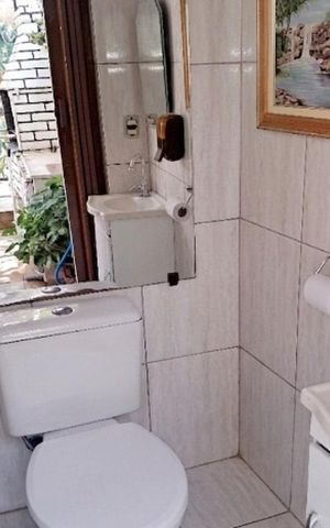 Casa à venda com 192m², 3 quartos e 2 vagas Casa à venda com 192m², 3 quartos e 2 vagasBanheiro