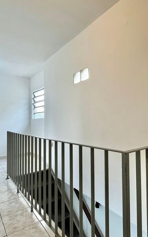 Casa à venda com 220m², 2 quartos e 1 vaga Casa à venda com 220m², 2 quartos e 1 vagaCorredor