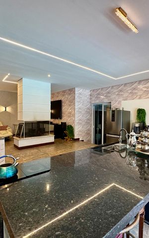 Casa de condomínio à venda com 2500m², 5 quartos e 20 vagas Casa de condomínio à venda com 2500m², 5 quartos e 20 vagasCozinha