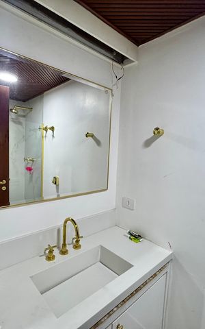 Casa de condomínio à venda com 2500m², 5 quartos e 20 vagas Casa de condomínio à venda com 2500m², 5 quartos e 20 vagasBanheiro da suíte