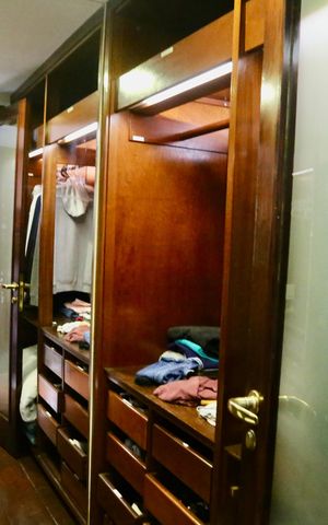 Casa de condomínio à venda com 2500m², 5 quartos e 20 vagas Casa de condomínio à venda com 2500m², 5 quartos e 20 vagasCloset da Suíte 2