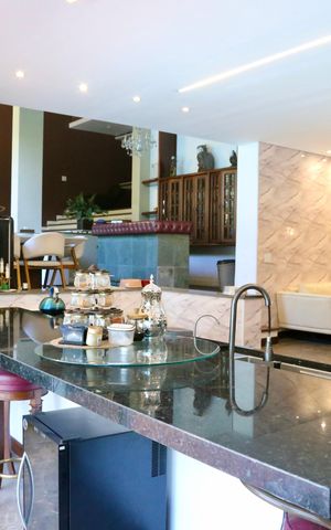 Casa de condomínio à venda com 2500m², 5 quartos e 20 vagas Casa de condomínio à venda com 2500m², 5 quartos e 20 vagasSala de jantar