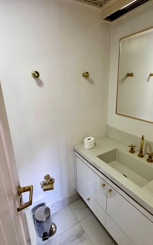 Casa de condomínio à venda com 2500m², 5 quartos e 20 vagas Casa de condomínio à venda com 2500m², 5 quartos e 20 vagasBanheiro da suíte