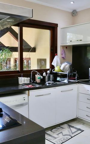Casa de condomínio à venda com 2500m², 5 quartos e 20 vagas Casa de condomínio à venda com 2500m², 5 quartos e 20 vagasCozinha