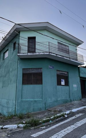 Casa à venda com 298m², 4 quartos e 2 vagas Casa à venda com 298m², 4 quartos e 2 vagasFachada