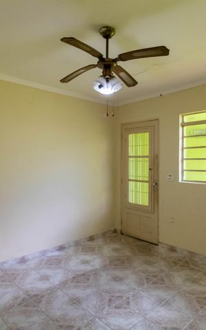 Casa à venda com 150m², 3 quartos e 1 vaga Casa à venda com 150m², 3 quartos e 1 vagaSala