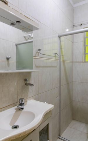 Casa à venda com 150m², 3 quartos e 1 vaga Casa à venda com 150m², 3 quartos e 1 vagaBanheiro