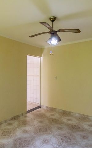 Casa à venda com 150m², 3 quartos e 1 vaga Casa à venda com 150m², 3 quartos e 1 vagaSala