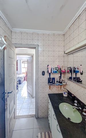 Casa à venda com 170m², 3 quartos e 2 vagasBanheiro