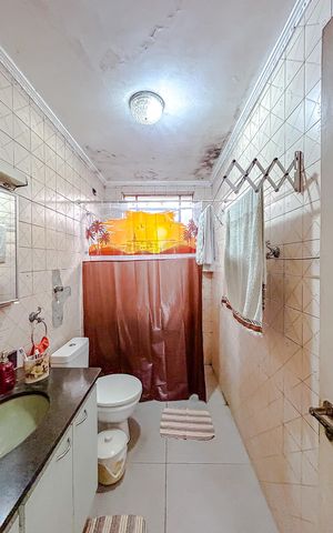 Casa à venda com 170m², 3 quartos e 2 vagasBanheiro