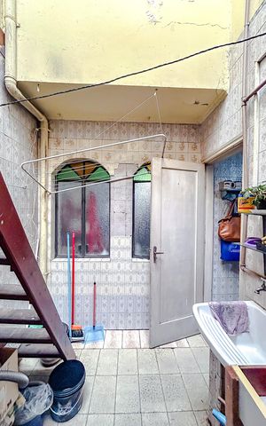Casa à venda com 170m², 3 quartos e 2 vagasÁrea de Serviço