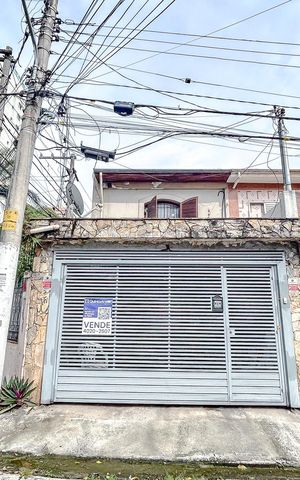 Casa à venda com 170m², 3 quartos e 2 vagasFachada com Plaquinha