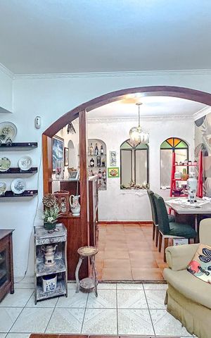 Casa à venda com 170m², 3 quartos e 2 vagasSala