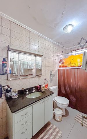 Casa à venda com 170m², 3 quartos e 2 vagasBanheiro